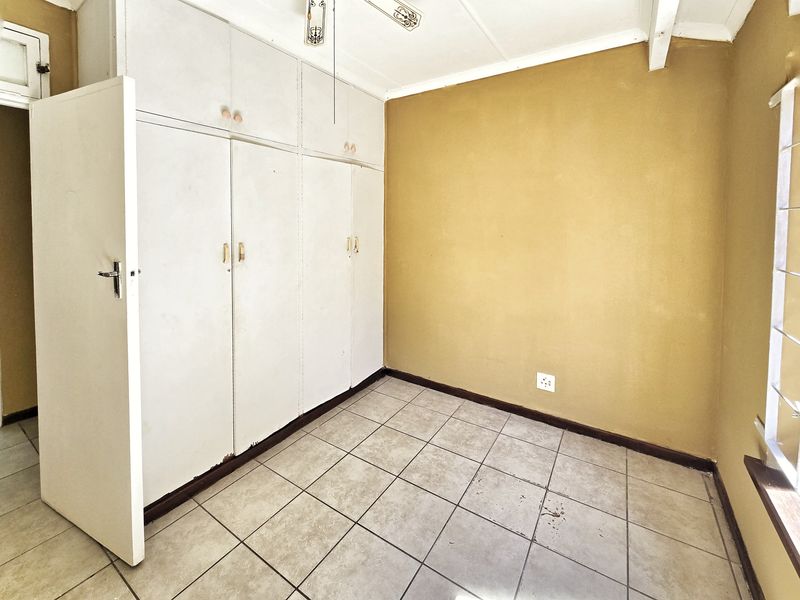 Wonderful Potential!! - Photo 7