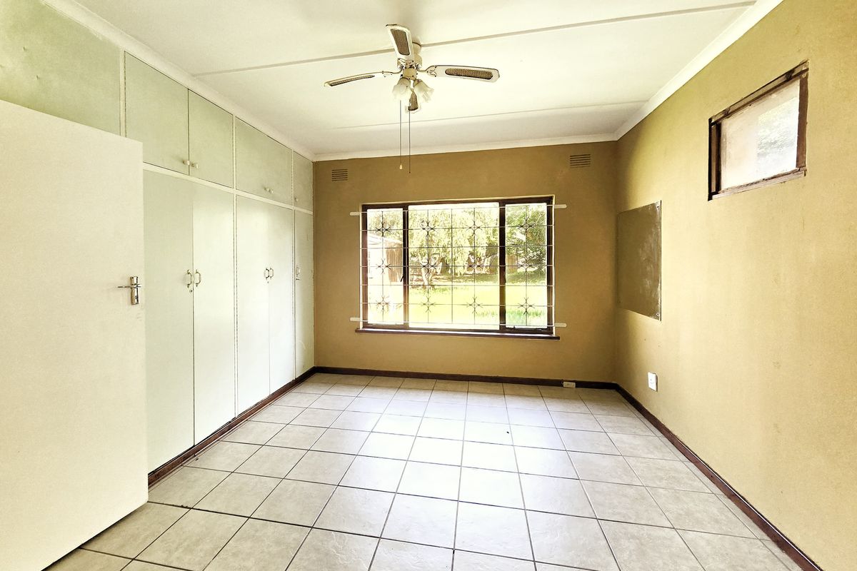 Wonderful Potential!! - Photo 5