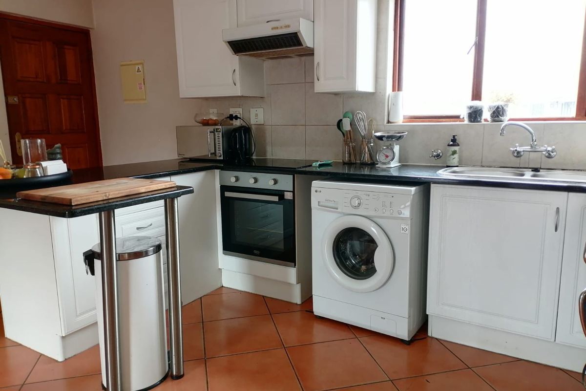 Secure, Modern Living | 2-Bedroom Apartment in a Prime Suburban Setting - Photo 4