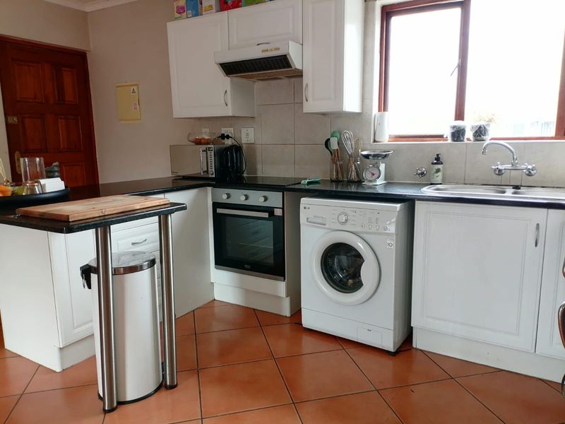 Secure, Modern Living | 2-Bedroom Apartment in a Prime Suburban Setting - Photo 4