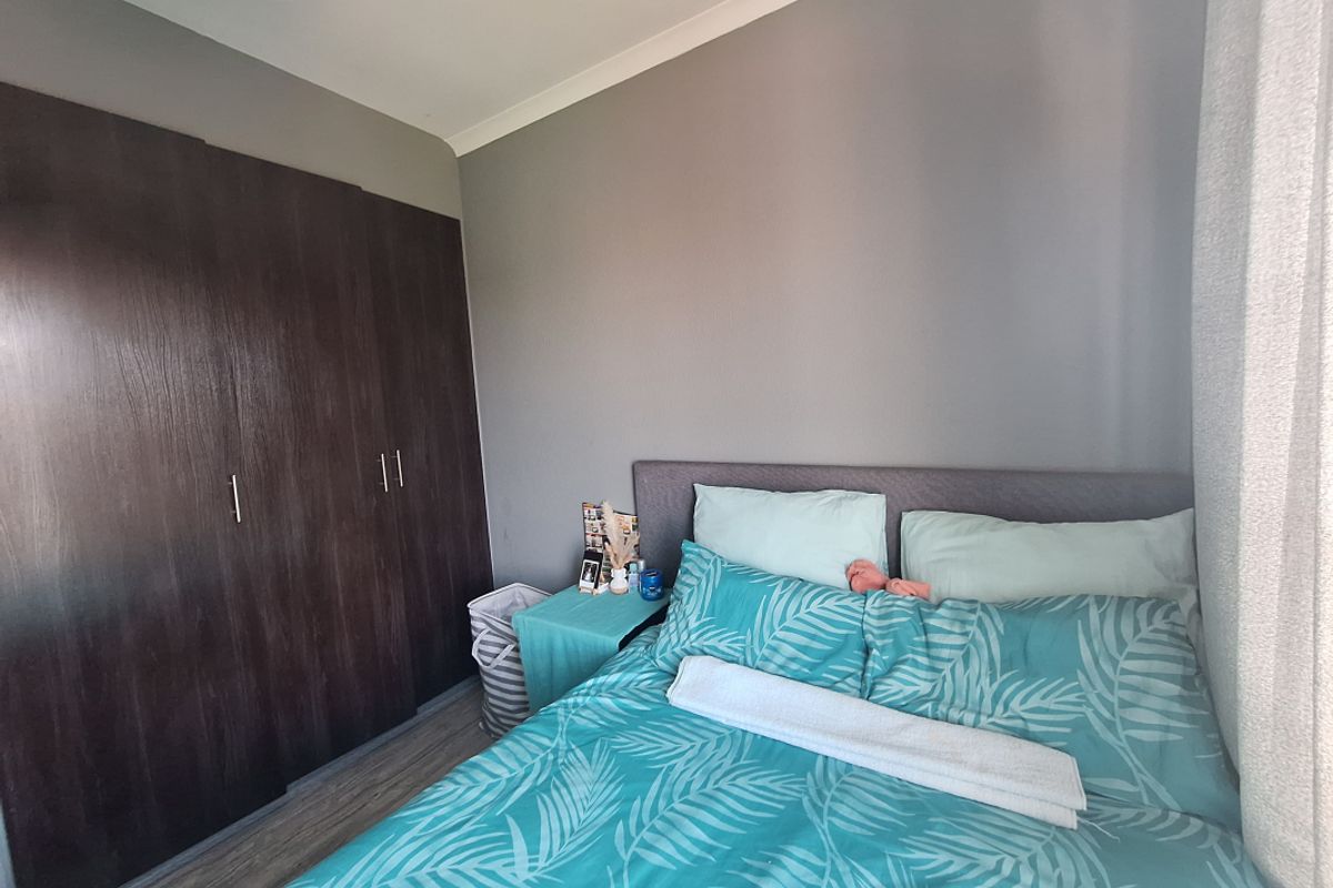 2 Bed 2 Bath 64 sqm Apartment in Edenglen Call Me Al But Call Me - Photo 5