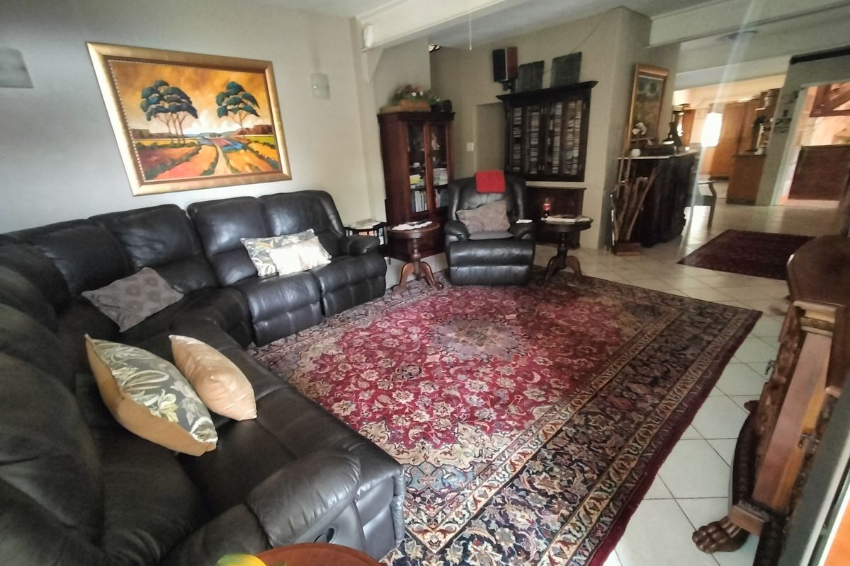 Spacious Multi-Dwelling Property Against the Magalies in Pretoria North - Photo 4