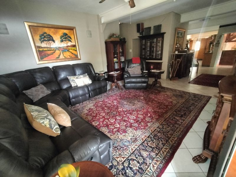 Spacious Multi-Dwelling Property Against the Magalies in Pretoria North - Photo 4