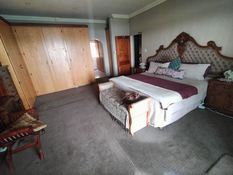 Spacious Multi-Dwelling Property Against the Magalies in Pretoria North - Photo 7