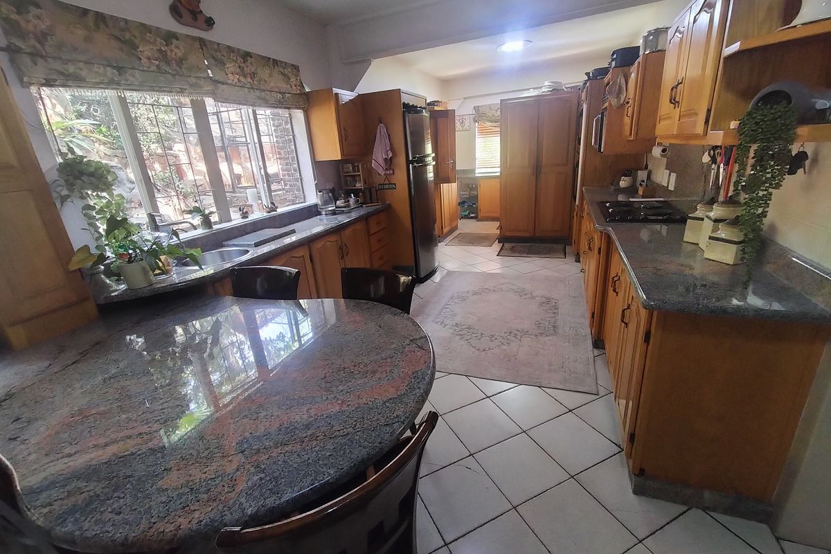 Spacious Multi-Dwelling Property Against the Magalies in Pretoria North - Photo 3