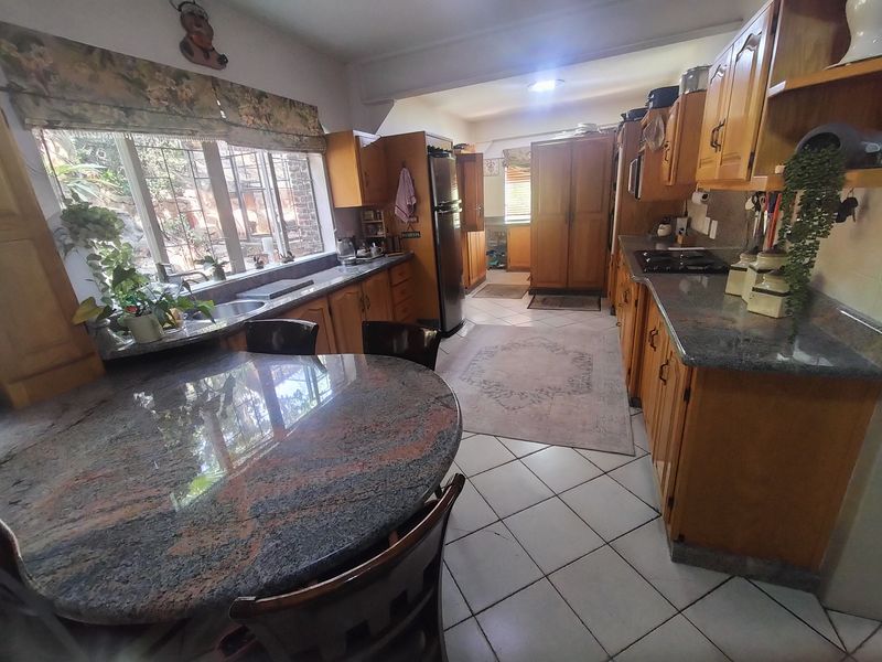 Spacious Multi-Dwelling Property Against the Magalies in Pretoria North - Photo 3