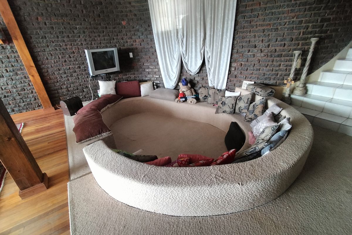 Spacious Multi-Dwelling Property Against the Magalies in Pretoria North - Photo 5