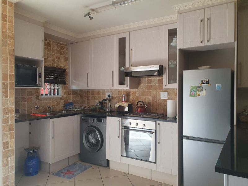 2 Bed 2 Bath 81 sqm  Garden Apartment in Marais Steyn Park Call Me Al But Call Me - Photo 4
