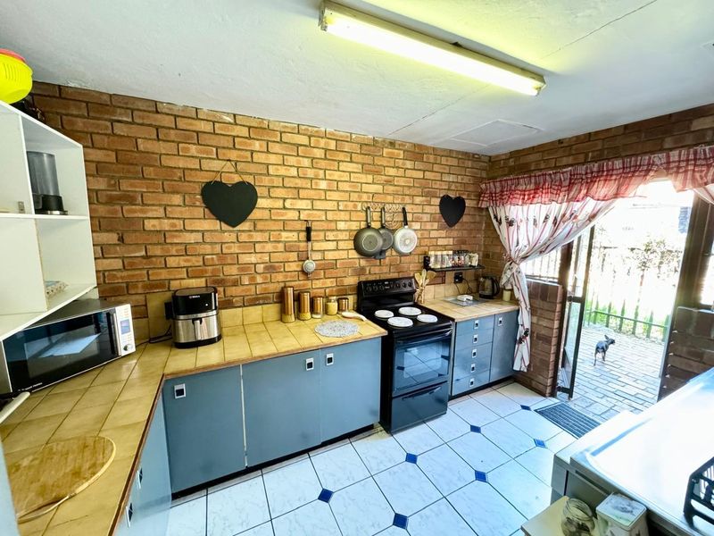 Two bedroom duplex for sale in safe and secure complex - Photo 4