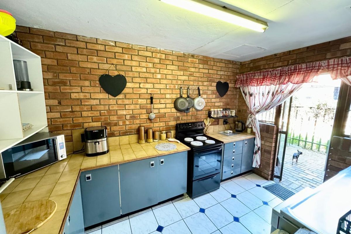 Two bedroom duplex for sale in safe and secure complex - Photo 4