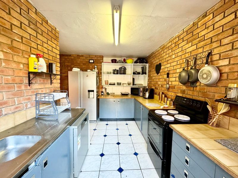 Two bedroom duplex for sale in safe and secure complex - Photo 5