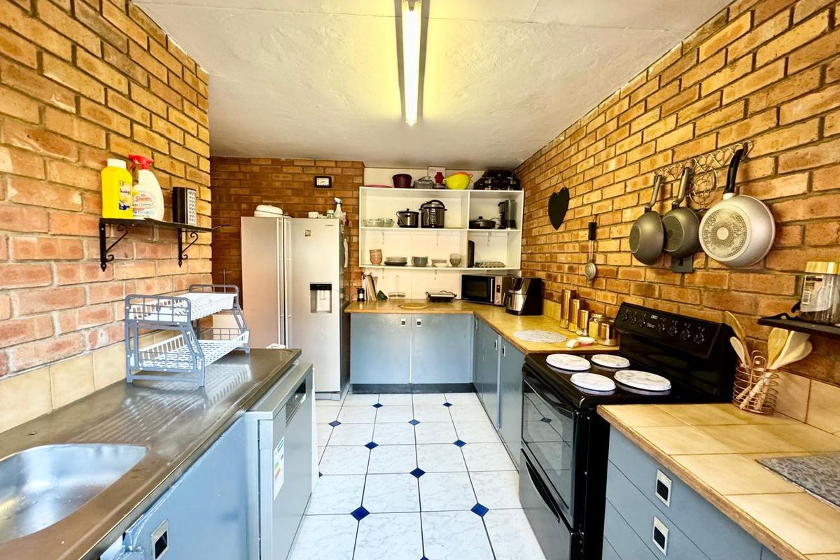Two bedroom duplex for sale in safe and secure complex - Photo 5