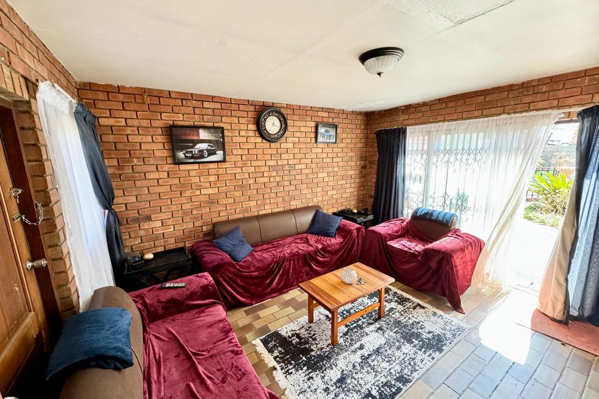 Two bedroom duplex for sale in safe and secure complex - Photo 2