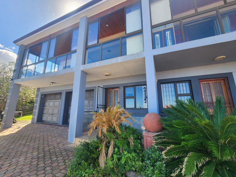 Exquisite coastal living with panoramic ocean views - Photo 2