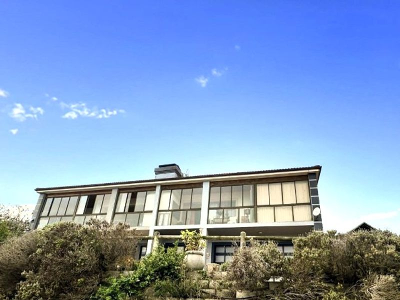 Exquisite coastal living with panoramic ocean views - Photo 3