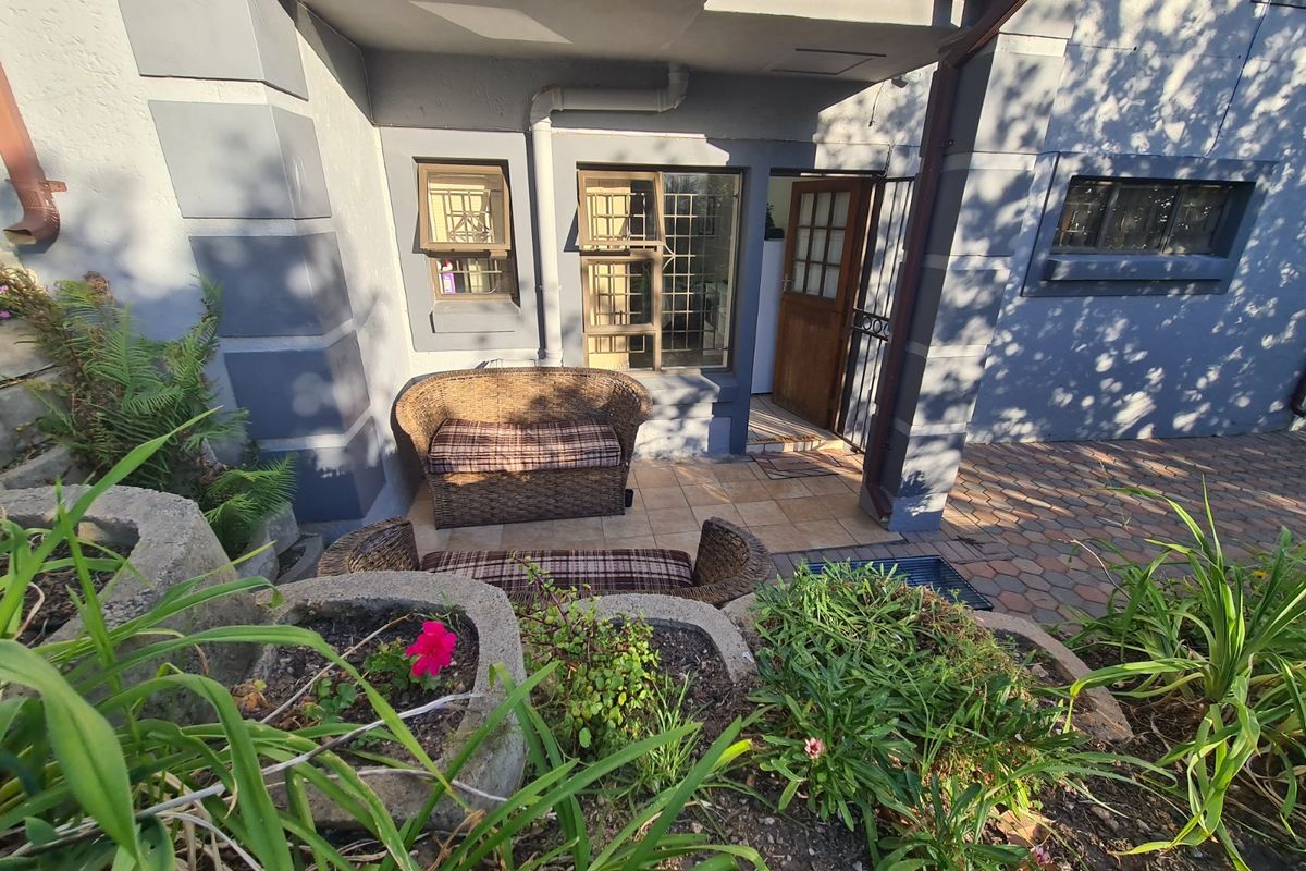 Exquisite coastal living with panoramic ocean views - Photo 4