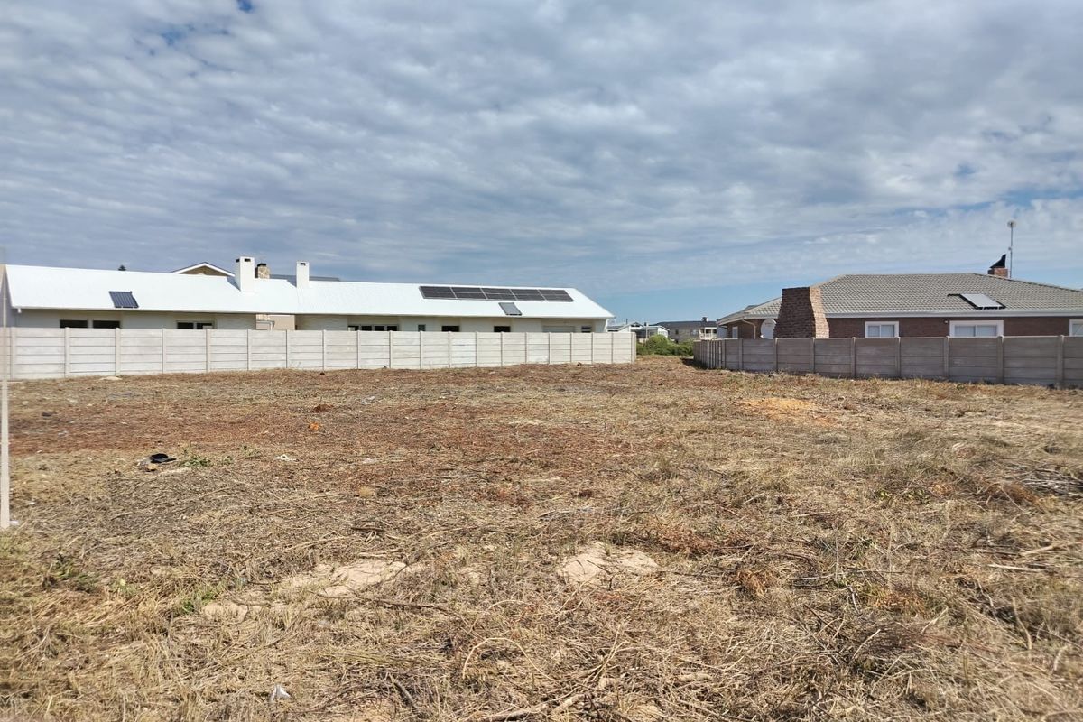 Prime 742m2 Vacant Stand in Tranquil Stilbaai East – Walking Distance to the Beach! - Photo 3