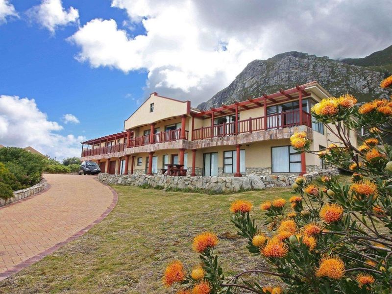10 Bedroom Coastal Gem in Betty’s Bay, Whale Coast Route, South Africa. - Photo 2