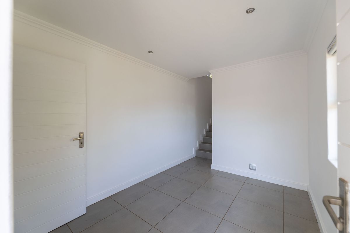 Modern triplex unit for sale in Kindlewood Estate - Photo 4