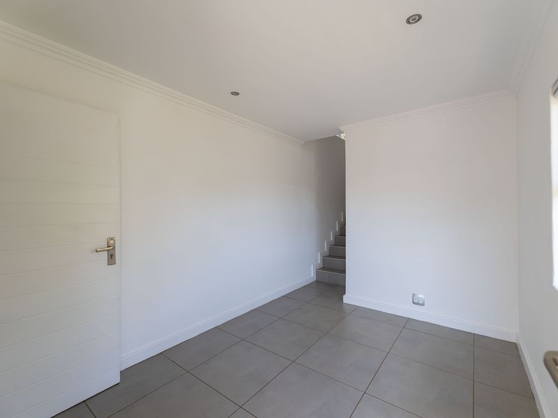 Modern triplex unit for sale in Kindlewood Estate - Photo 4