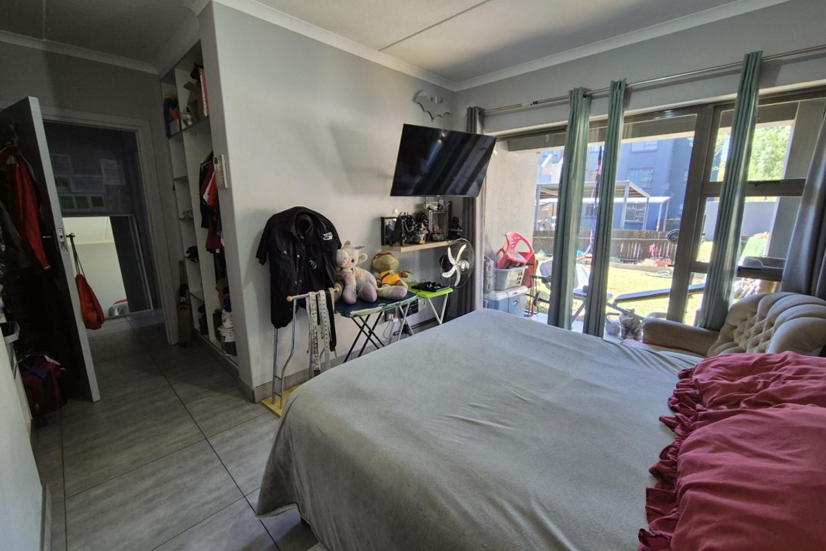 3 Bed 2 Bath Modern Garden Apartment in Greenstone Hill Call Me Al But Call Me - Photo 2