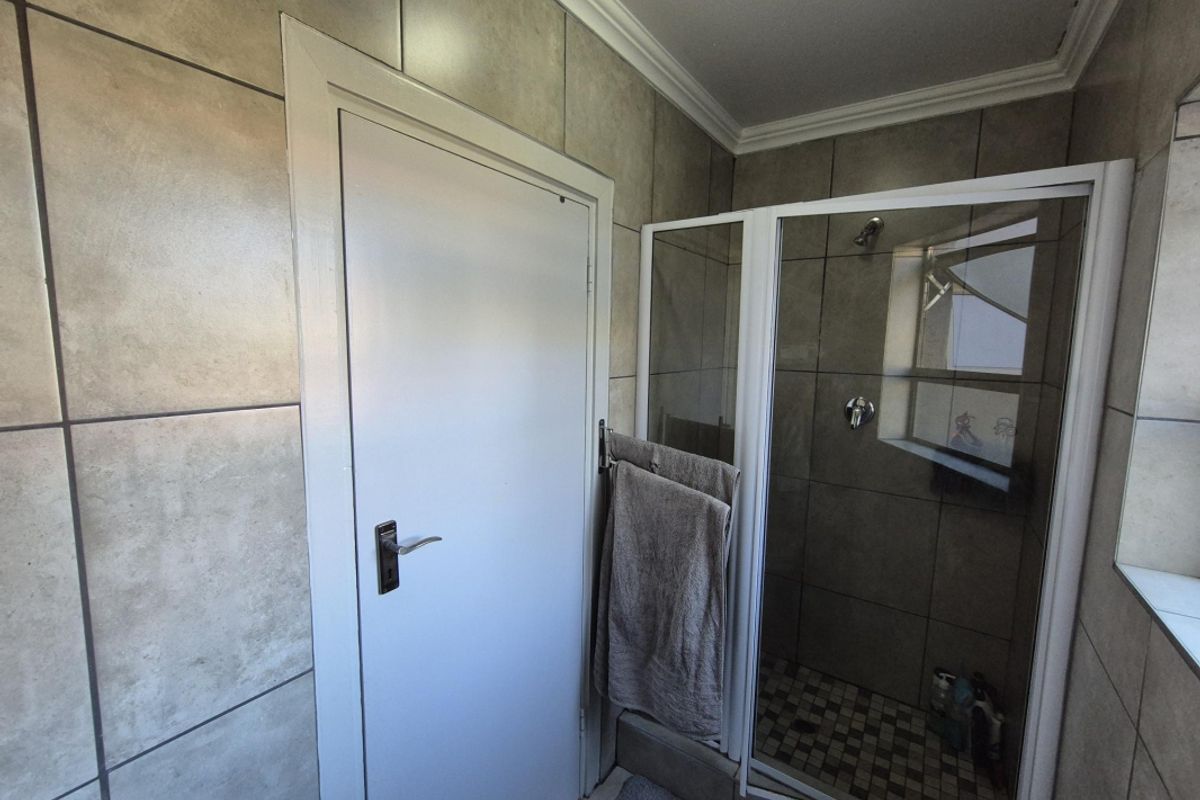 3 Bed 2 Bath Modern Garden Apartment in Greenstone Hill Call Me Al But Call Me - Photo 3