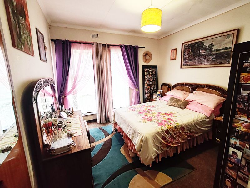 Stunning 3-Bedroom Family Home with Beautiful Garden, Pool & Separate 2-Bedroom Flat - Photo 10