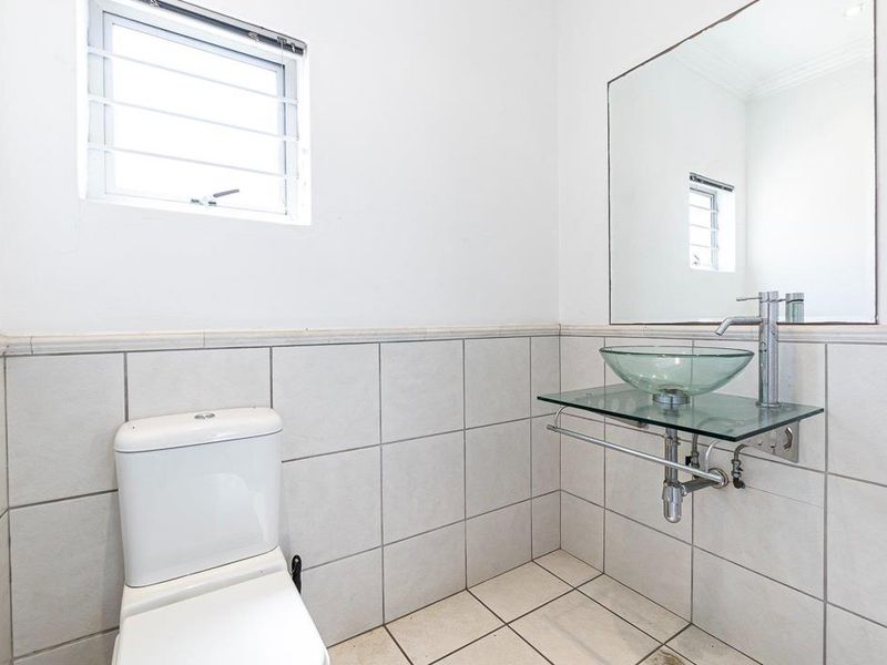 Stunning 5-bedroom Freehold home in Amanzimtoti, perfect for family living and coastal relaxation! - Photo 4