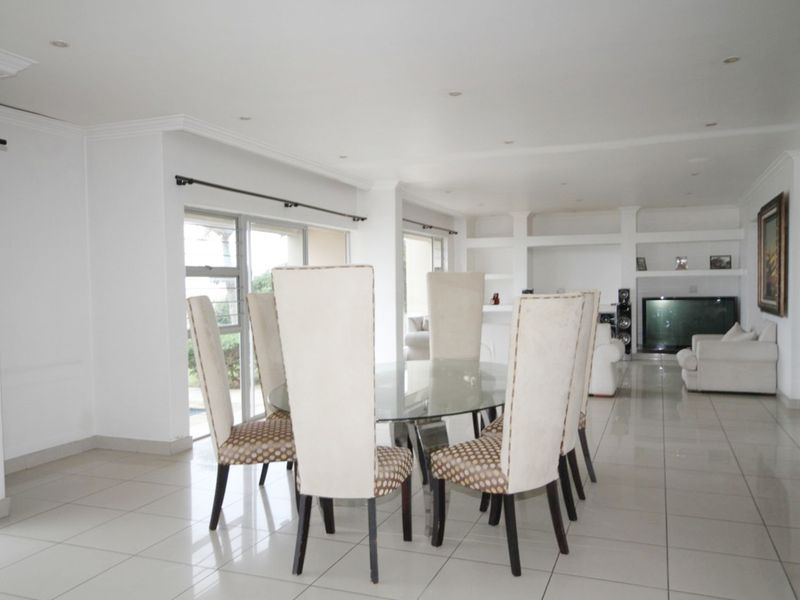 Stunning 5-bedroom Freehold home in Amanzimtoti, perfect for family living and coastal relaxation! - Photo 3