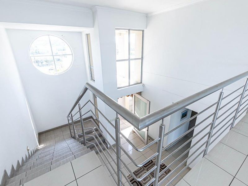 Stunning 5-bedroom Freehold home in Amanzimtoti, perfect for family living and coastal relaxation! - Photo 10