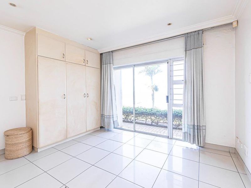 Stunning 5-bedroom Freehold home in Amanzimtoti, perfect for family living and coastal relaxation! - Photo 7
