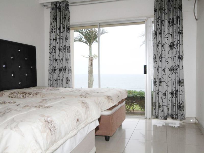 Stunning 5-bedroom Freehold home in Amanzimtoti, perfect for family living and coastal relaxation! - Photo 5