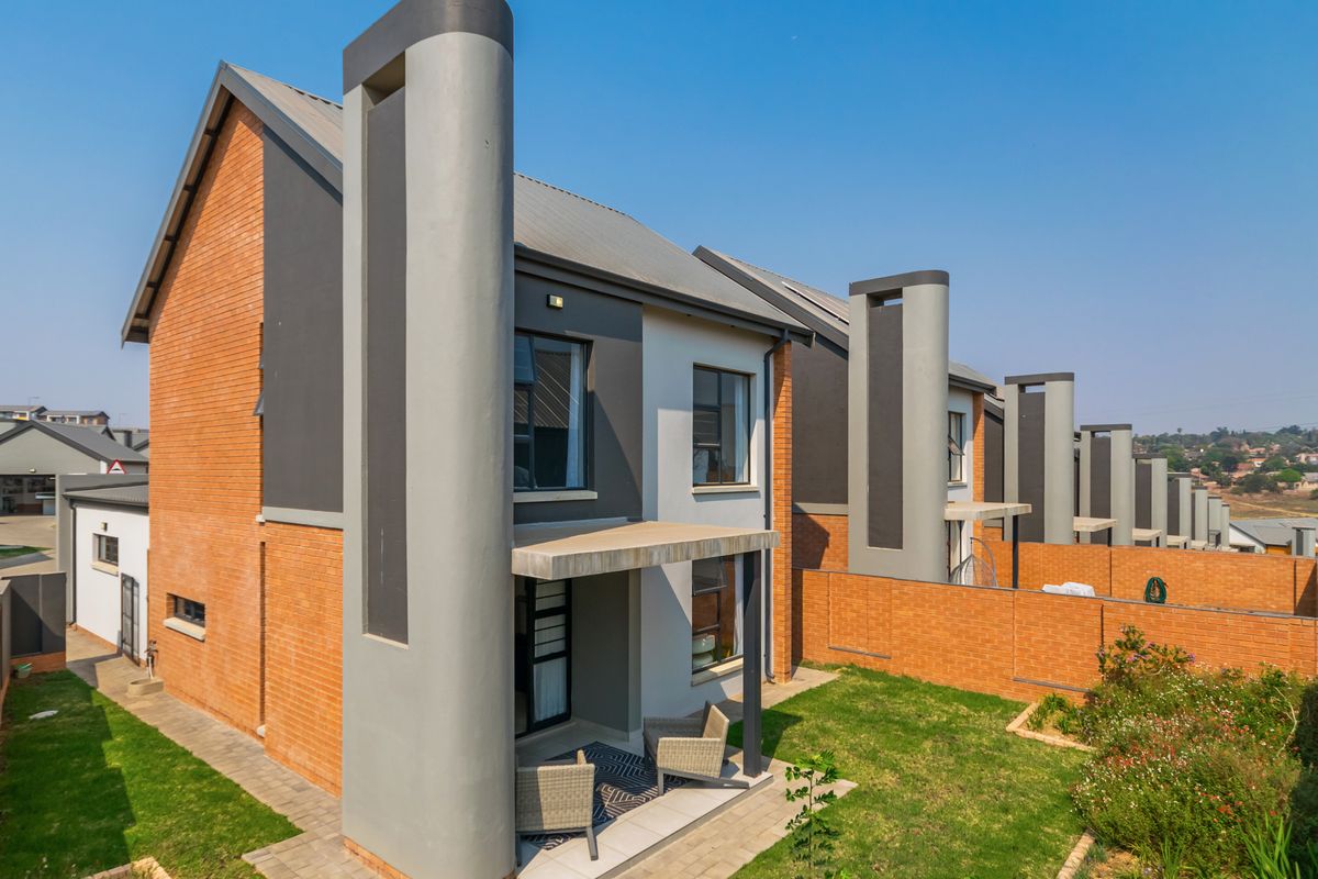 BUY DIRECT FROM THE DEVELOPER AND SAVE R155 000! High security lifestyle estate with patrolling guar - Photo 5