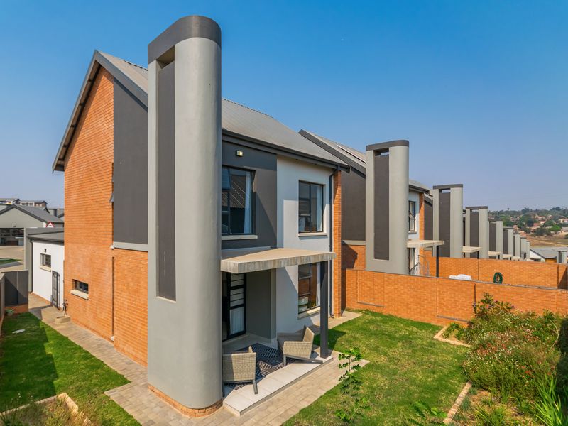 BUY DIRECT FROM THE DEVELOPER AND SAVE R155 000! High security lifestyle estate with patrolling guar - Photo 5