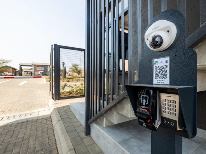 BUY DIRECT FROM THE DEVELOPER AND SAVE R155 000! High security lifestyle estate with patrolling guar - Photo 3