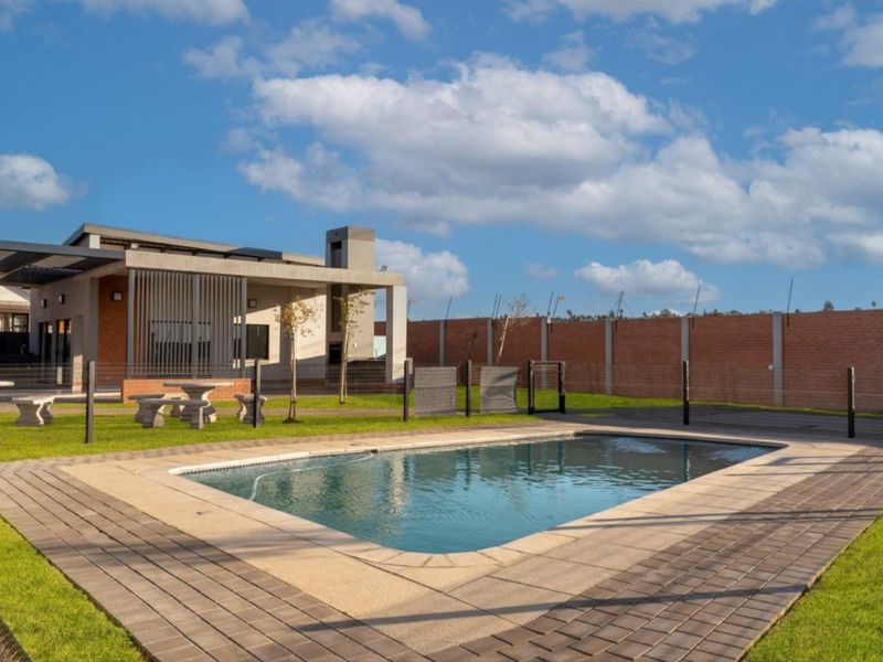 BUY DIRECT FROM THE DEVELOPER AND SAVE R155 000! High security lifestyle estate with patrolling guar - Photo 2