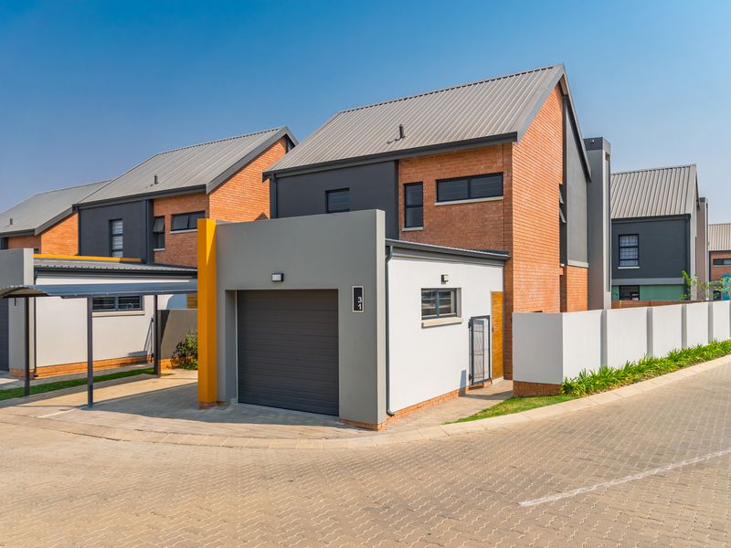 BUY DIRECT FROM THE DEVELOPER AND SAVE R155 000! High security lifestyle estate with patrolling guar - Photo 4