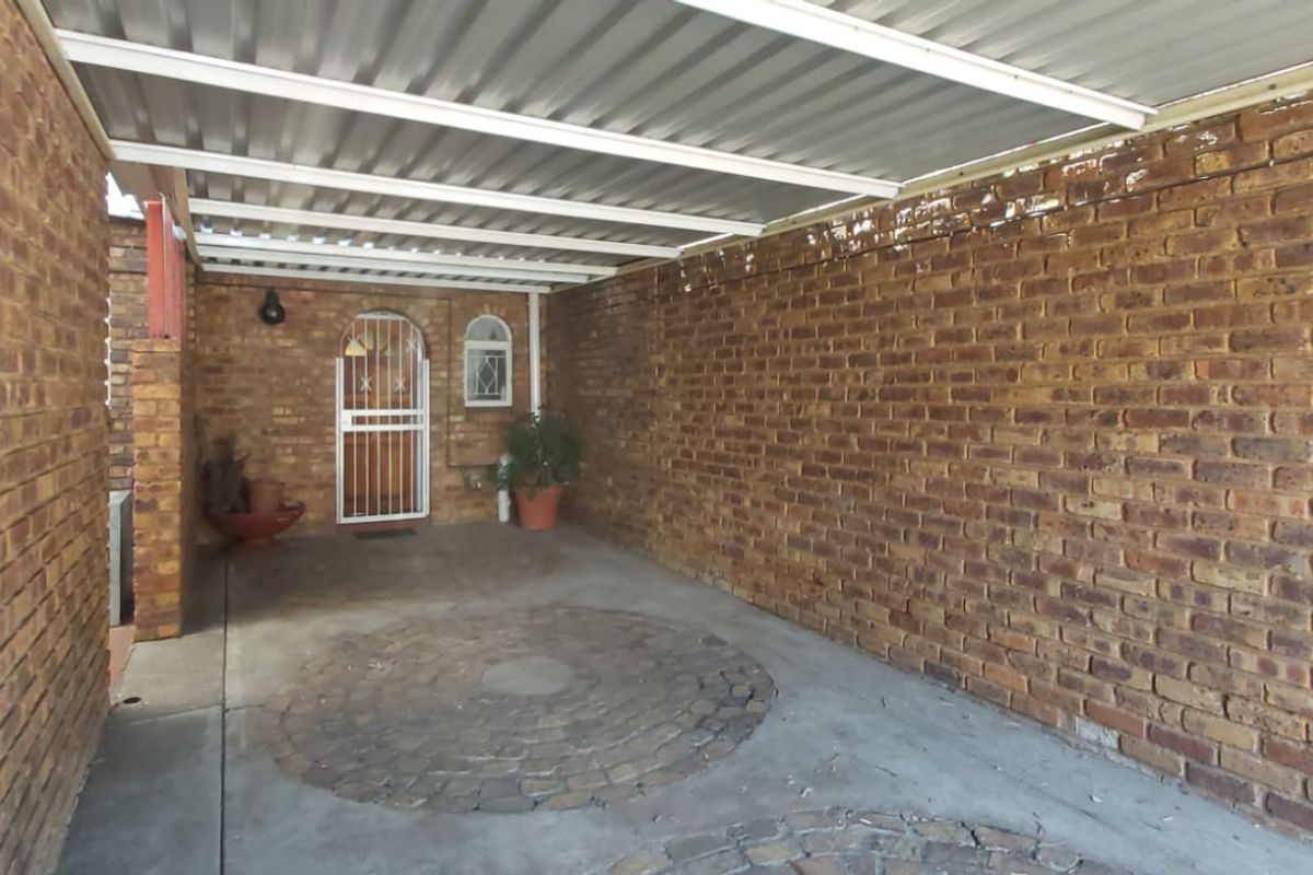 Neat and Secure! - Photo 2