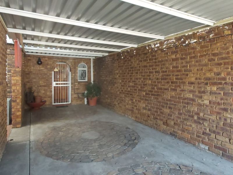 Neat and Secure! - Photo 2