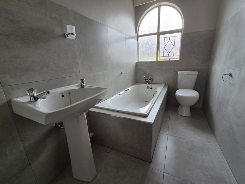 Neat and Secure! - Photo 9