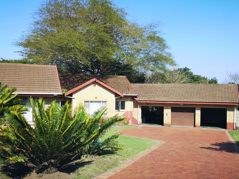 Spacious Three-Bedroom Home with Bonus Two-Bedroom Flat – A Must-See Sale! - Photo 2