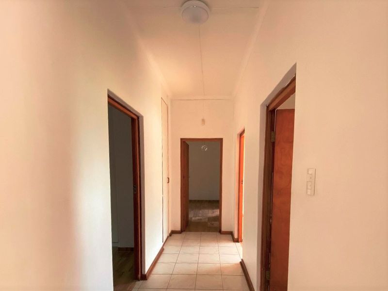 Spacious Three-Bedroom Home with Bonus Two-Bedroom Flat – A Must-See Sale! - Photo 10