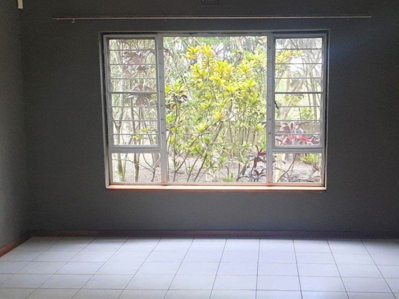 Spacious Three-Bedroom Home with Bonus Two-Bedroom Flat – A Must-See Sale! - Photo 9