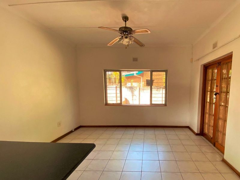 Spacious Three-Bedroom Home with Bonus Two-Bedroom Flat – A Must-See Sale! - Photo 5