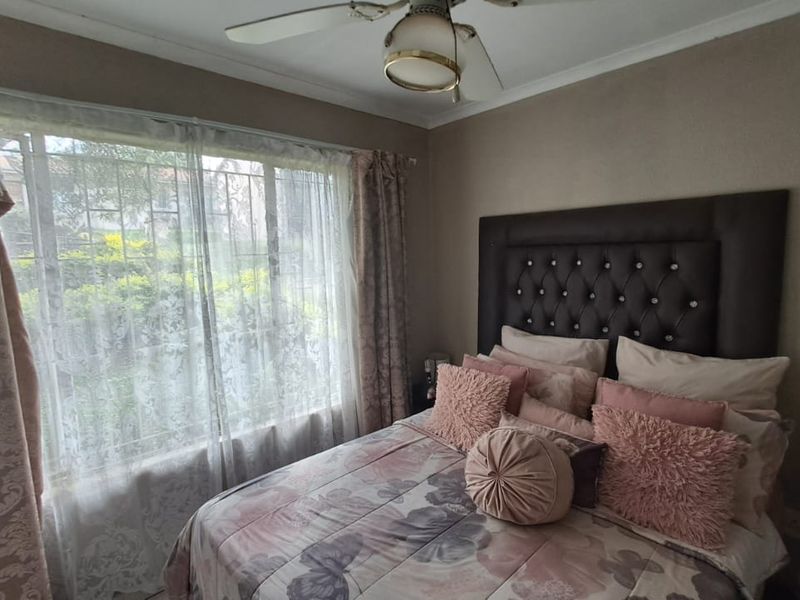 Spacious Town House in Secure Estate - Photo 8