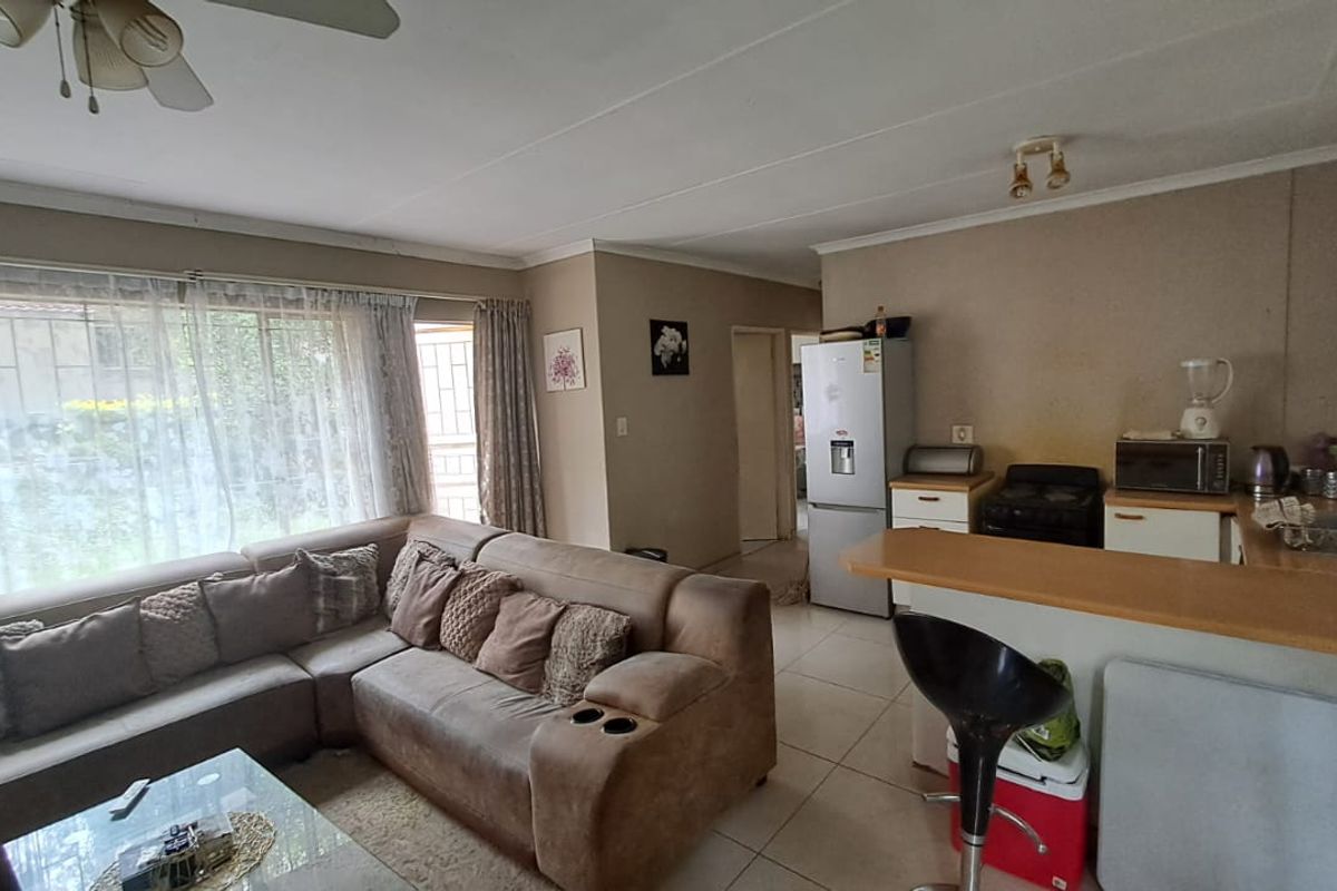 Spacious Town House in Secure Estate - Photo 3