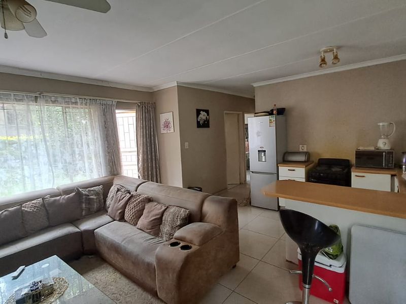 Spacious Town House in Secure Estate - Photo 3