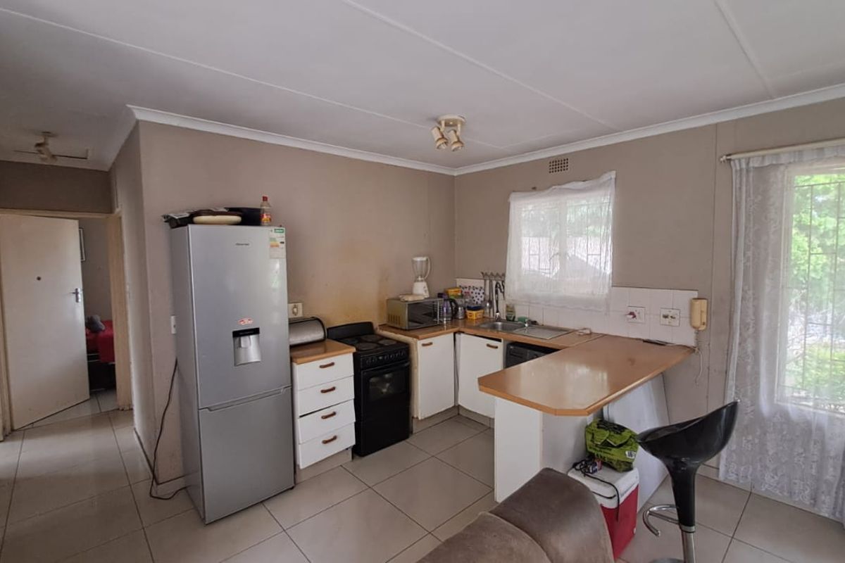 Spacious Town House in Secure Estate - Photo 4