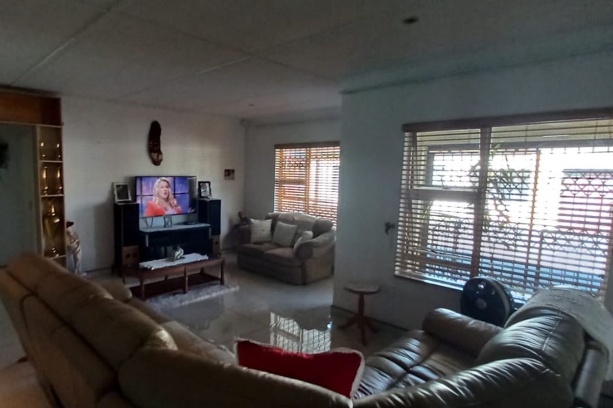 Stunning 3-Bedroom Family Home in Secure Complex - Your Dream Oasis Awaits - Photo 2