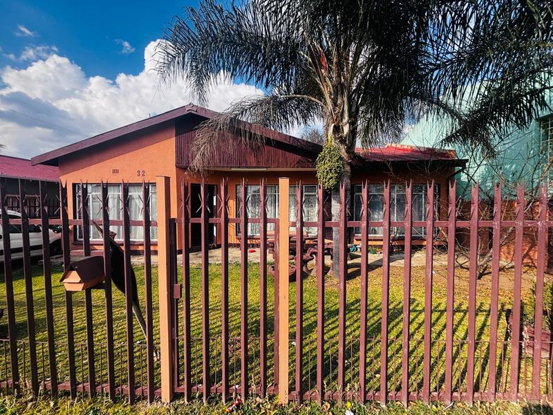 3 Bedroom House for Sale in Krugersdorp West - Photo 1